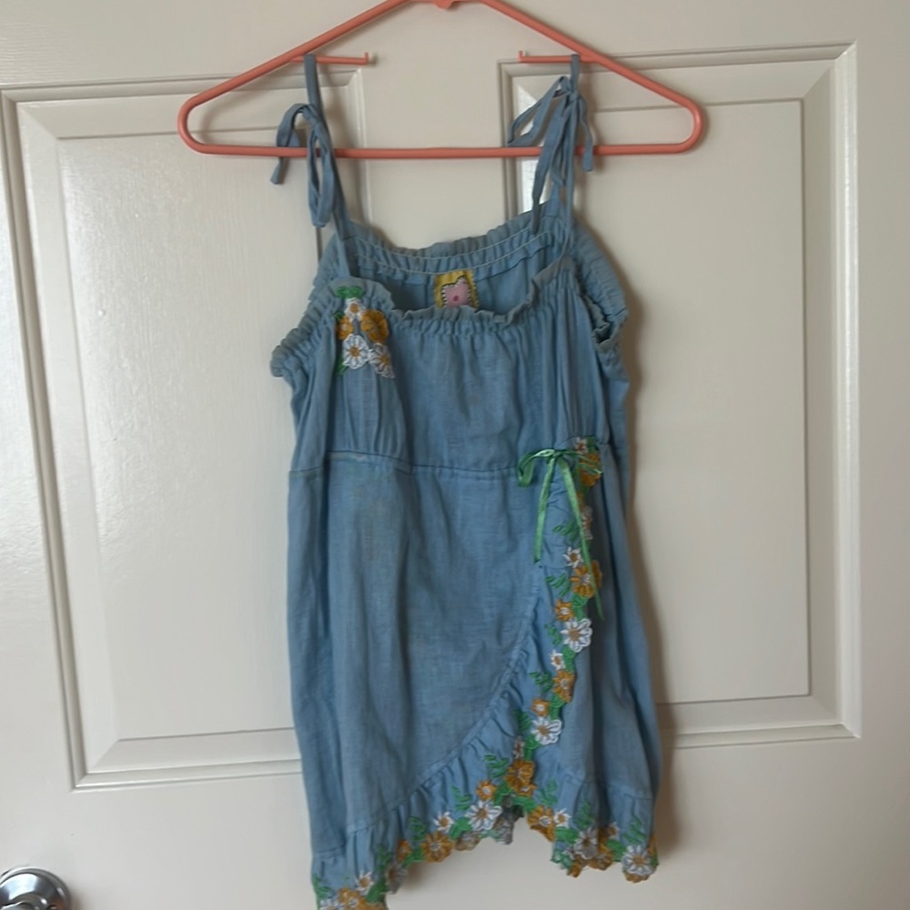 Flower embroidered Free People Tank. GUC